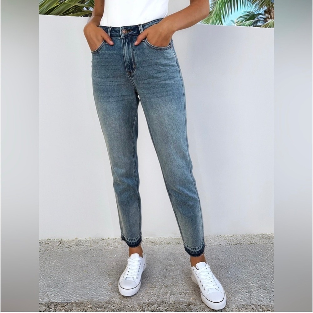 Judy Blue Jeans Size 11/30 Boyfriend Distressed Hem Rigid Stretch Back Denim